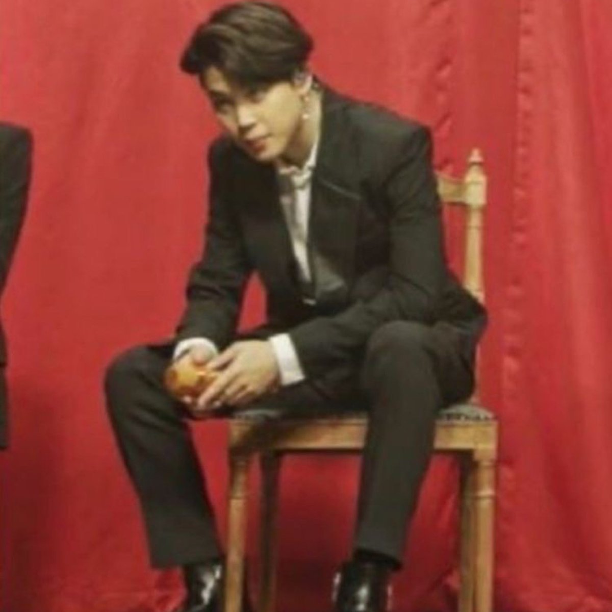 jimin sitting                      also jimin sitting