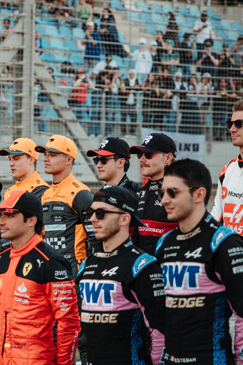 audif1_'s tweet photo. Parade pics. 📸

#F1 #BahrainGP https://t.co/DZk0UOHPzq