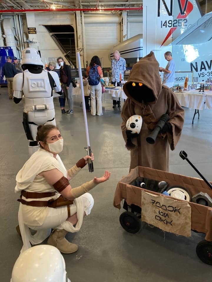 rebellegion's tweet photo. Why #Jawa why?!?! 
#RebelLegion #EndorBase #rey #bb8 #starwars #starwarscosplayers #starwarscosplayer #starwarscosplay #starwarscostumers #starwarscostumer #starwarscostume https://t.co/VnfZhwvOEh