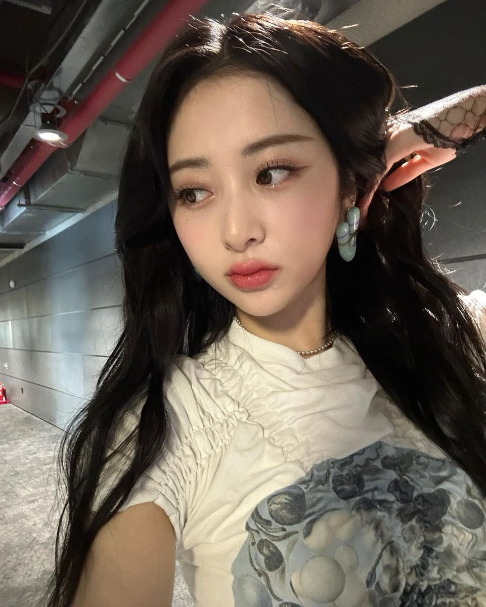 lesserafimpics_'s tweet photo. yunjin instagram update https://t.co/GV5aKVO1E1