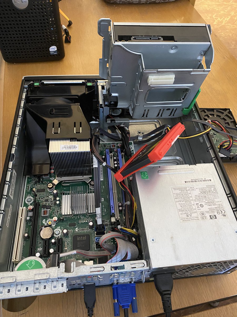 JanzOlomouce's tweet image. Žije !! HP 8000 Elite SFF 4GB ram. Windows 10 a jede to jako o život :)
#dnesbastlim #asiserver #malejalesikovnej