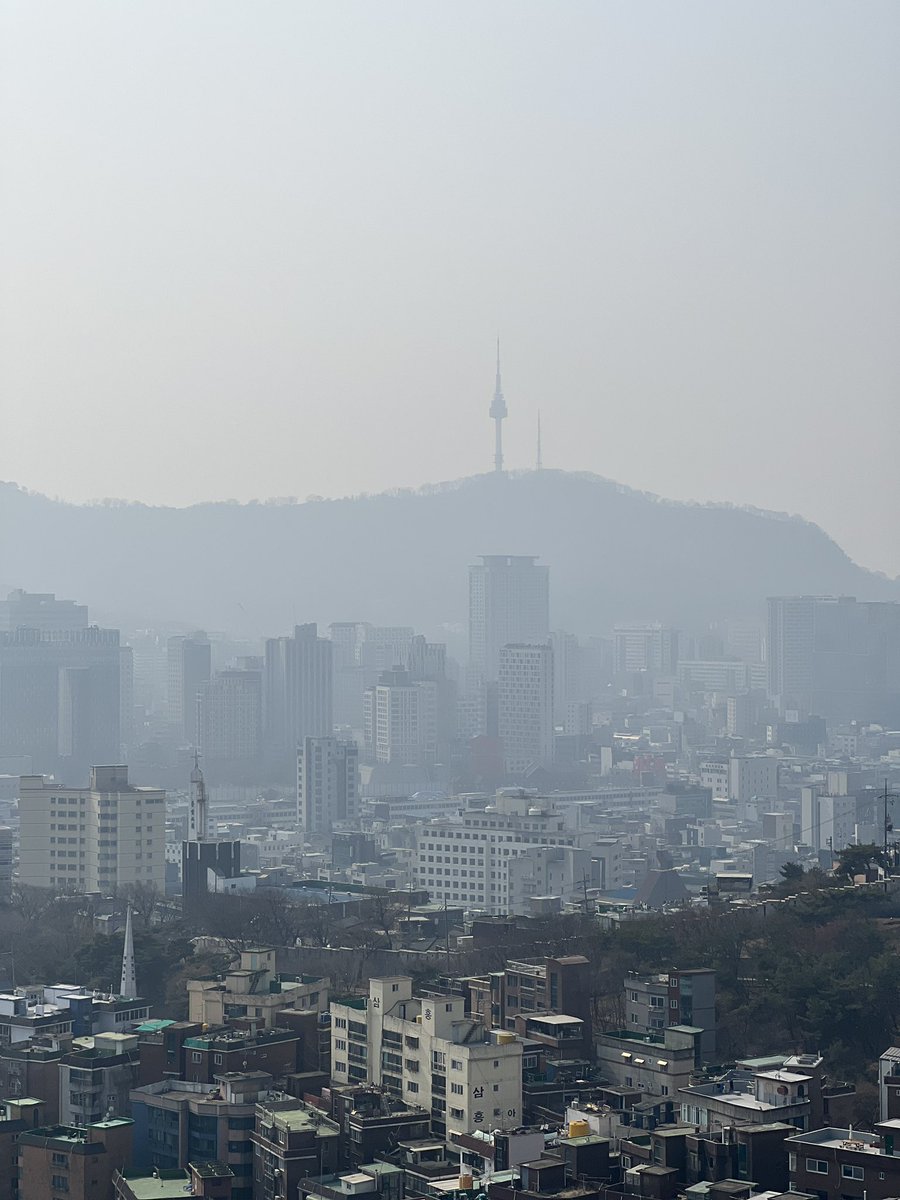 noihunny's tweet photo. T(ER)T(RE) Cafe คาเฟ่วิวเมืองมุมสูง มองเห็นDDP, Seoul Tower ขึ้นมาด้วยรถสาย Jongno03 นั่งยาวๆสุดสาย เดินต่ออีกประมาณ 300 เมตร ร้านเปิด 11:30 ไม่ต้องรีบมาก็ได้ ที่นั่งวิวดีๆมีเยอะมาก กาแฟอร่อย และครัวซองต์ดีมากกกก ทำสดๆก่อนร้านเปิดเลย #รีวิวเกาหลี https://t.co/SvE5TLjrdS