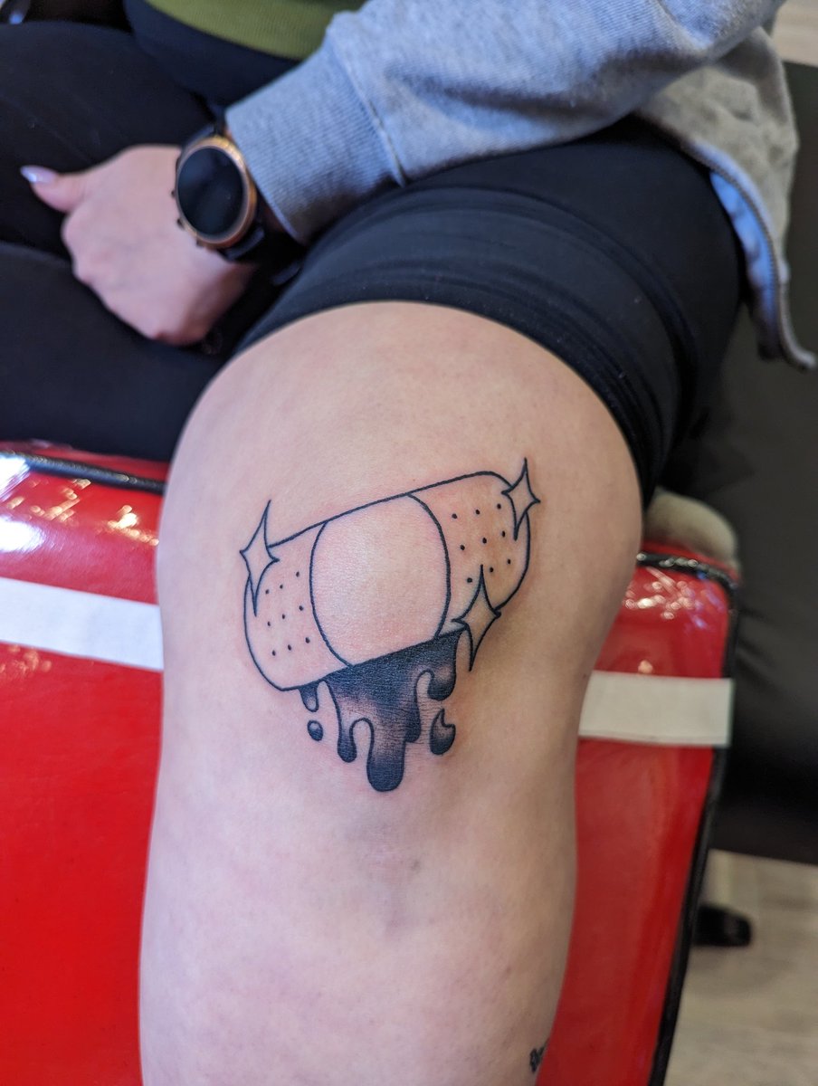 ashamelove's tweet photo. Tattoo 3/12 for the year. Blood drip covering up an old scar. This one hurt more than any other one did 😂 but I'm glad I got it. https://t.co/scQdNhOmil