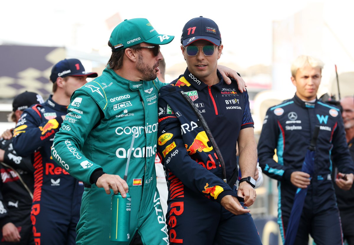 redbullracing's tweet photo. These two 🤩 #BahrainGP https://t.co/4obdKm8lIb