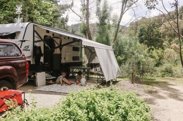JaycoGeelong's tweet photo. Talk about set-up goals! 😍

We love the feeling of getting the caravan and the kids all sorted after a long drive.

📸: @mowgliandthebear_

#friendsofjayco #teamjayco #jaycoaustralia #letsgojayco #caravanningaustralia #australianroadtrip #aussietravel #familycaravanning #camping https://t.co/zbmYX0p7tU