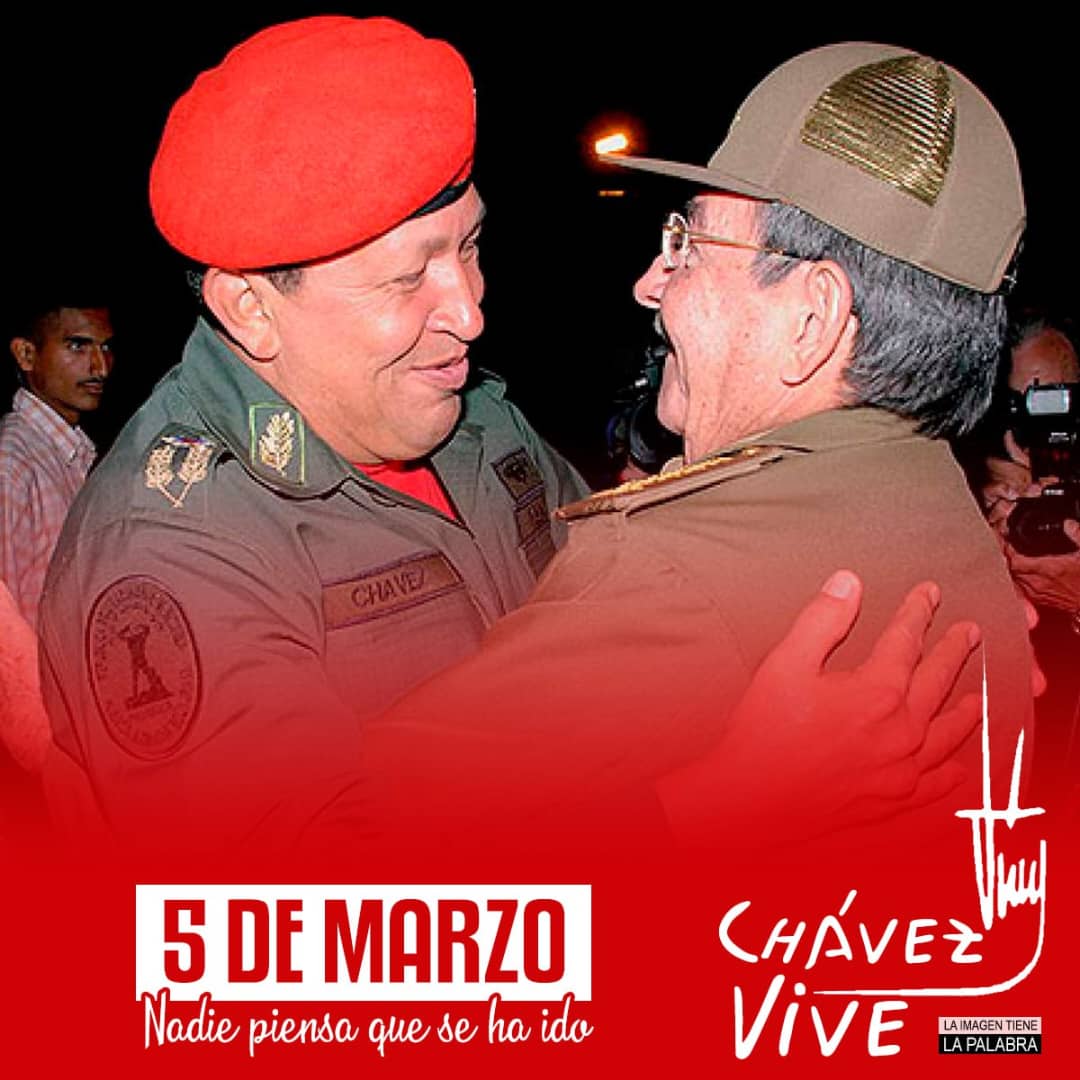 LazaroMa4's tweet photo. Nadie piense que se ha ido, fue un momentito a la Misa
Todavía me duele aquel 5 de marzo,
#EternoChávez 
Hermoso y emotivo homenaje de #LaPupilaAsombrada a Chávez, el mejor amigo de Cuba y de América.
Bella la amistad y el cariño de Chávez y Fidel
#ChavezVive @MedicaChuao https://t.co/p0WIG4zb1f