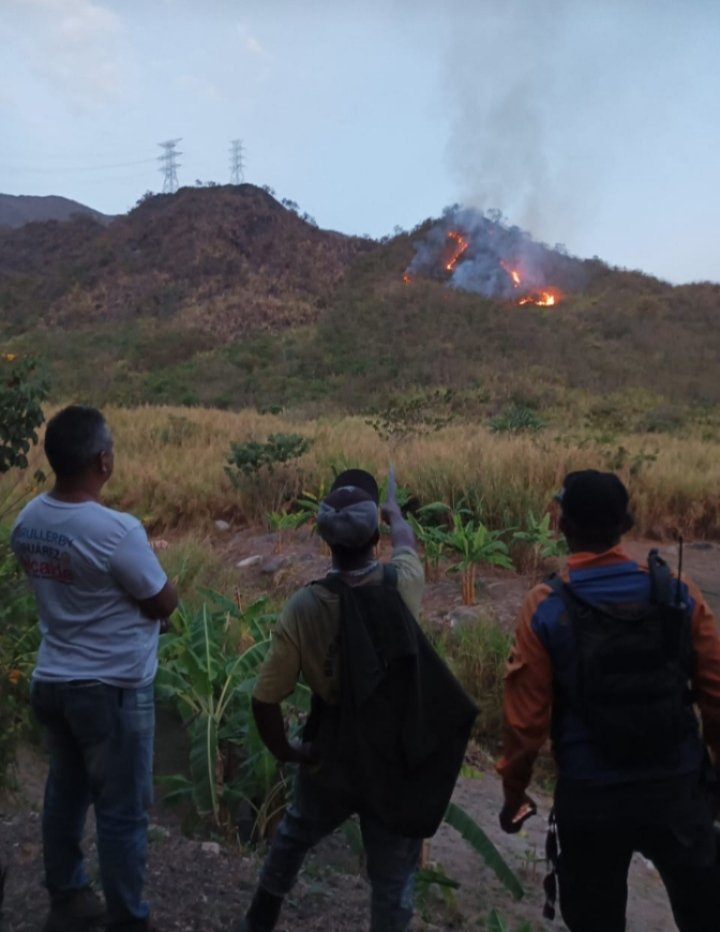 #Operaciones #IncendioForestal #100Horas de Trabajo Sin Descanso Organizaciones Voluntarias @Briforhp @Forestales_13 @tragahumossar y Organismos del Estado @bforestalesinp @InparquesVzla @Zoedanaraguapc @Lugojesus771 @iapcmarino @PCSucre01 @cperezampueda @SAAGBA1 #UnSoloEquipo