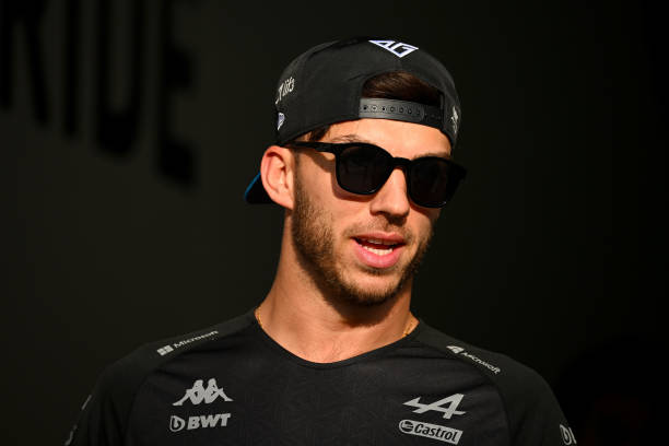 GaslyNews's tweet image. 🎙 Pierre lors de la parade des pilotes :

"Ce n'était pas un départ idéal, mais je suis confiant, nous reviendrons et nous nous battrons pour les points. Je me suis senti bien tout le week-end, nous n'avons juste pas réussi à boucler ces tours en Q1." #F1 #BahrainGP