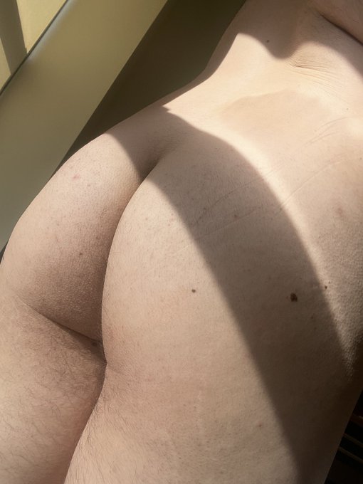 The sun&rsquo;s rays on my ass cheeks https://t.co/TppdZEIsvM<a href="/tag/ass"class="tags"><span>#ass</span></a><a href="/tag/anal"class="tags"><span>#anal</span></a><a href="/tag/submissive"class="tags"><span>#submissive</span></a><a href="/tag/bottom"class="tags"><span>#bottom</span></a>