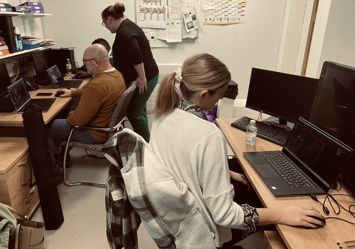 bennybristol's tweet photo. Day 2 of the @StJosephsHosp #whyCMR course for Radiographers centres on how image interpretation,  and assessment forms a clinical report,
and practical sessions in image analysis &amp; quantification with @circlecvi and hands on scanning tuition with our @SiemensHealth Sola 🧲. https://t.co/eD1u6rqatb