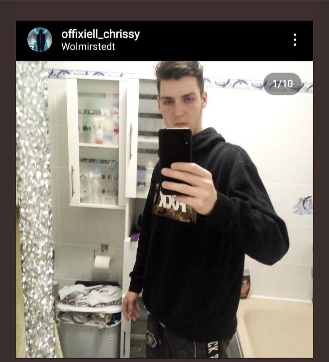 AngryBucksV2's tweet photo. Blessary der reiche 🫠🚬 https://t.co/3hYkL0BfTf