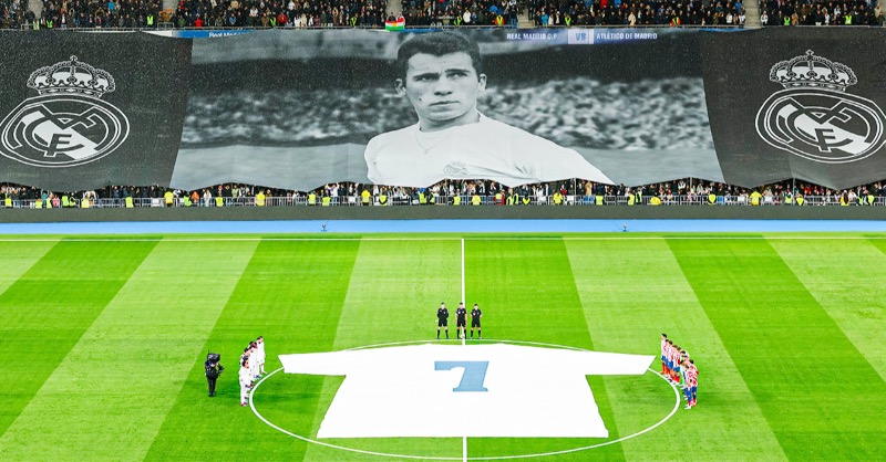 realmadrid's tweet photo. Comunicado de la familia de Amancio Amaro. 
#RealMadrid