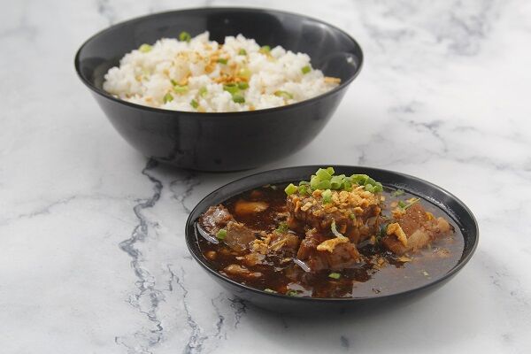 TheCookingGuru's tweet photo. Slow Cooker Beef Pares
This Recipe is great for people who love slow cookers. 
#SlowCookerBeef #SlowCookingRecipes #TwittersCookingCorner #BeefPares #SlowCookedFlavo #SlowCookerMeals  #SlowCookingSunday #SundaySupper  #BeefDishDelights #SlowCookerDelights 
https://t.co/DwswTuYXju https://t.co/86ou9hniQs