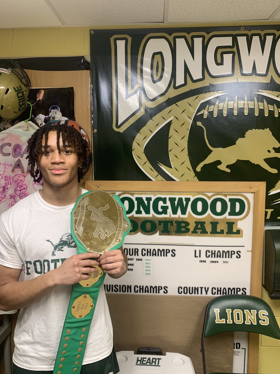 The Lion of the Week is someone who personifies PRIDE football.Leading through our 4 pillars of being relentless,responsible,righteous,&amp; humble.

Offszn WK 9 LOTW is Prince Mack’26. Started 3 games as a freshman, he’s ready to make a name for himself in Division I.

#ROLLPRIDE