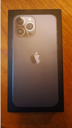 🎁 Doing an iPhone 13 256 RGB giveaway! 

➡️ To participe you have to:

❤️ Like
🔄 Retweet
🎊 Follow me
 Ends in 48H!