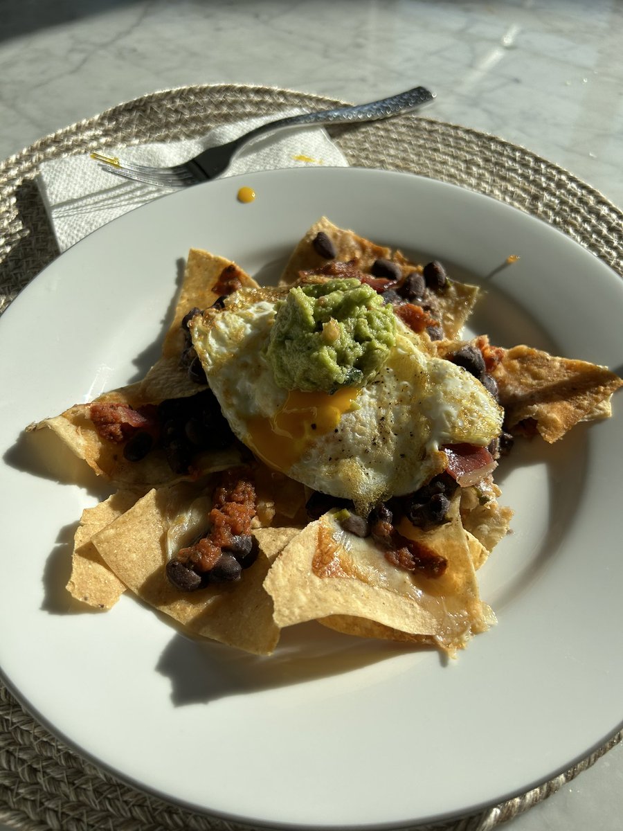 ShartsUnknown's tweet photo. Everything is #breakfast if you put an egg on top. https://t.co/SvGHyVUPxQ