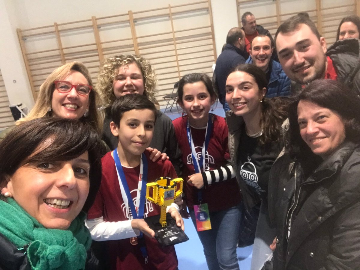 ItxasoErroteta's tweet photo. Etorkizun oparoko gazteentzako Saria. Zorionak #Basurtu-ko kideguneetako neska- mutilar, zuen esfortsua balioengatik! @FLL_Euskadi @Innobasque @BilbaoGazte #Bilbao STEAM en el ocio educativo. https://t.co/kKQT4IbU7f