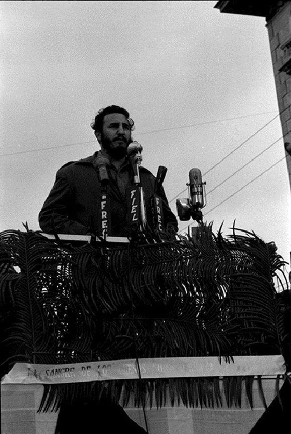 Giro5O's tweet photo. "¡Cuba no se acobardará, #Cuba no retrocederá; la Revolución no se detendrá, la Revolución no retrocederá, la Revolución seguirá adelante victoriosamente, la Revolución continuará inquebrantable su marcha!". #FidelPorSiempre #IslaRebelde #MejorEsPosible https://t.co/2OGF1ZQBOb