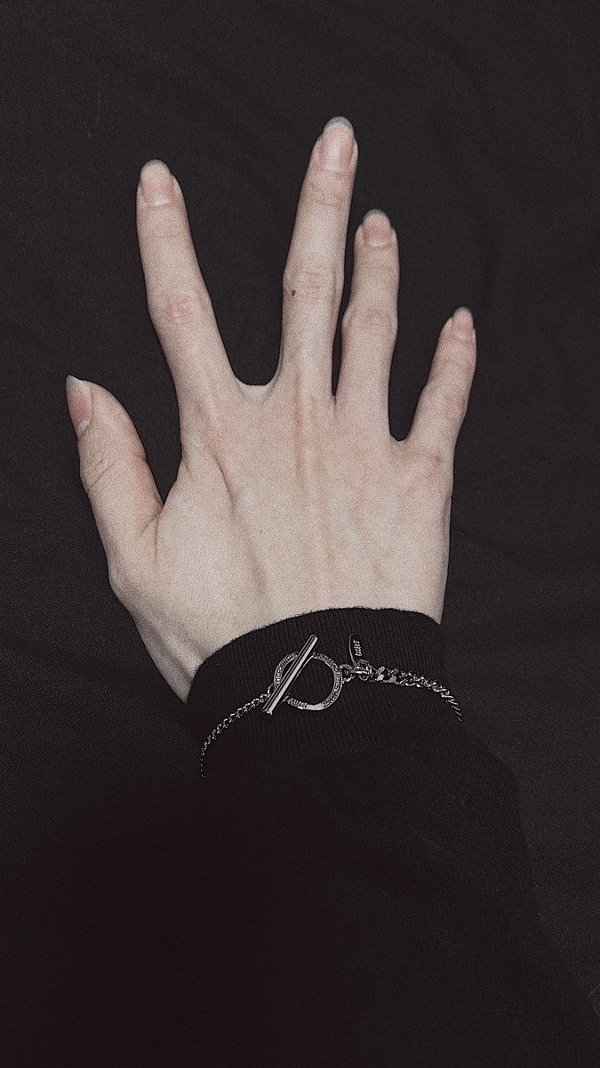 bo_ku_o_i_ra's tweet photo. ・Bicolor Bracelet SI
・Necklace SI

DIRTのアクセサリーはいつも最高🥹
今シーズンもシンプルで上品やけどしっかり存在感もあって単品でつけても可愛いしDIRTの過去作のアクセと重ねてつけても絶対可愛い🥹🥹🥹

#DIRT2022AW https://t.co/Kz4M64abn4