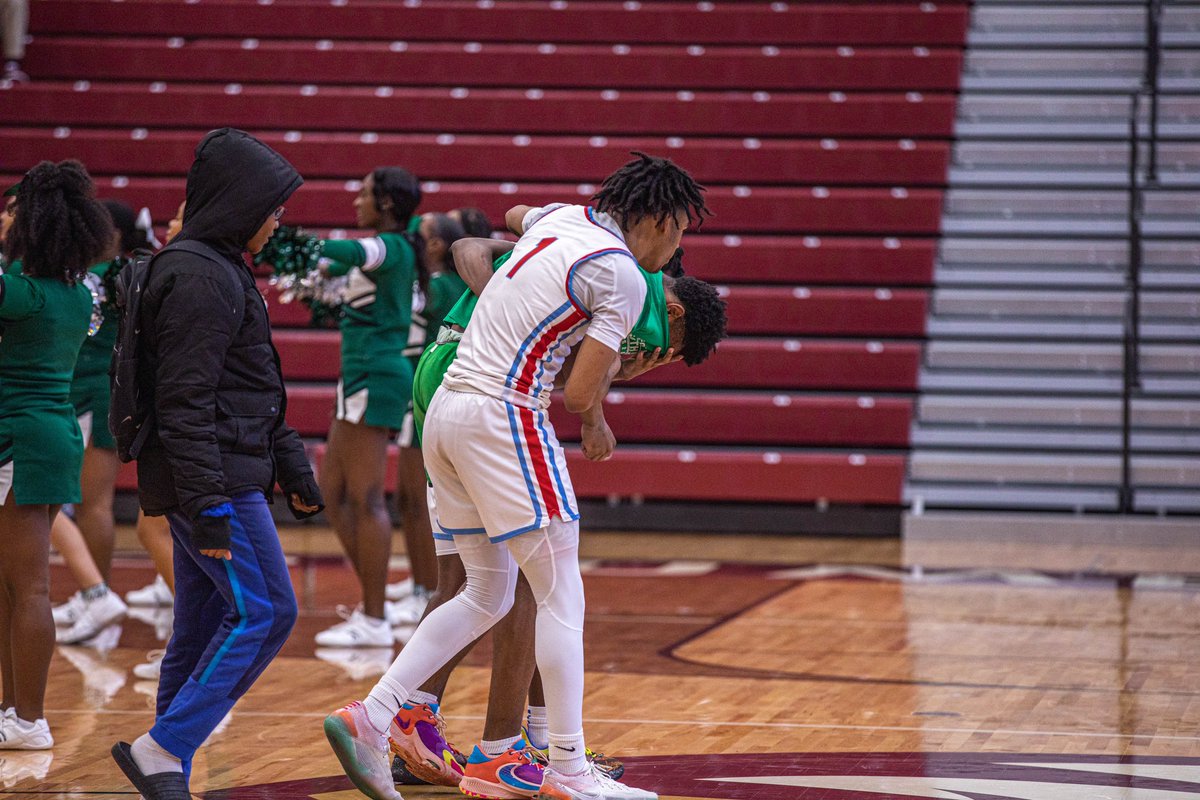 journeymei's tweet photo. Bigger than basketball 🫶 https://t.co/DXpJZS2Ehj