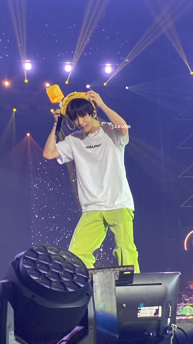 hamzzi205's tweet image. 붕어빵 모자썼네ㅠㅠㅜㅜ