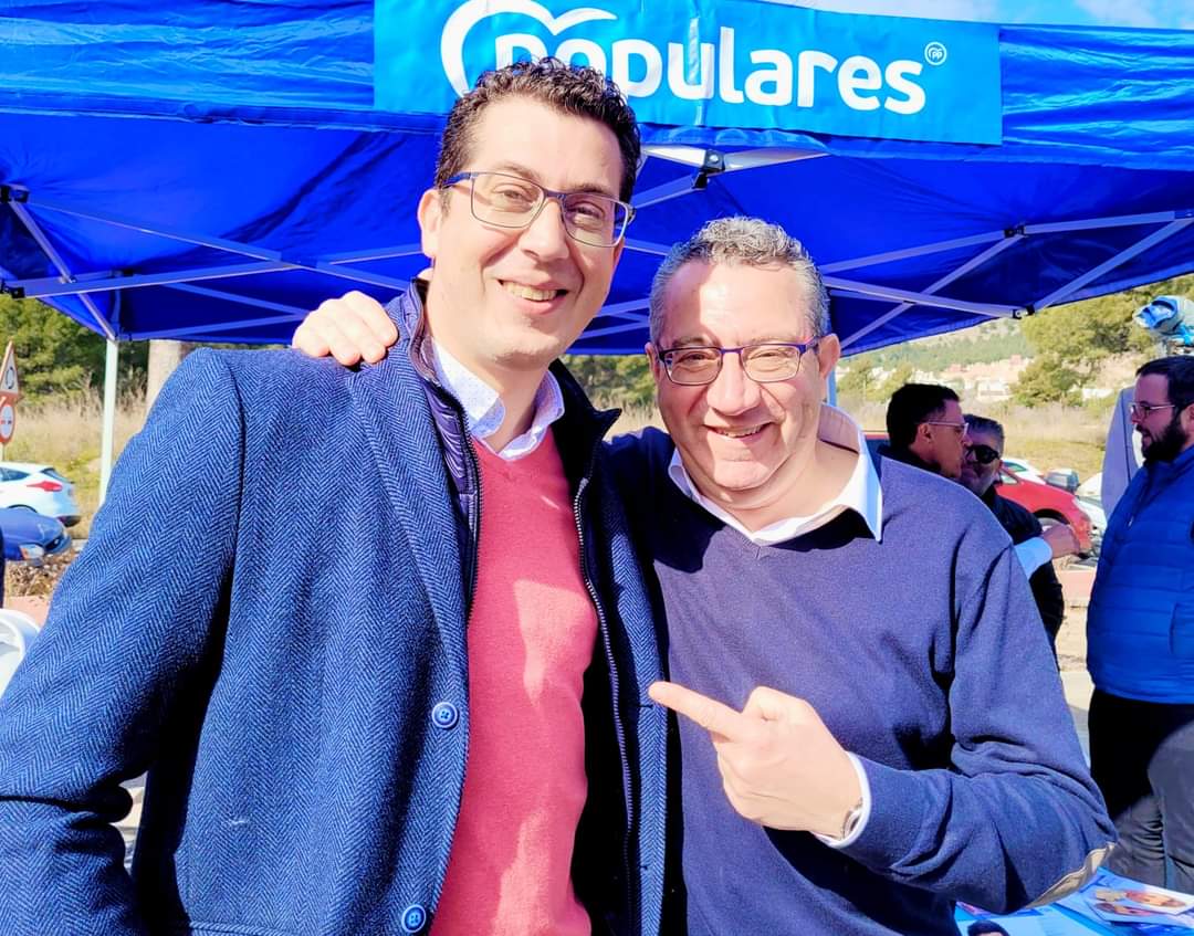 pp_polop's tweet photo. En #Polop con nuestro candidato a la Alcaldía @susmozas trasladando las propuestas del @ppcv 🤝

Con @toniperezbnd @aalmodobar @JosRamn58571137 @RubenPicoES y @maivorradevesa

SONRÍE, YA SE VAN

#MazonPresidente #SonrieYaSeVan #JoséLuisAlcalde #ACTIVAPOLOP #ACTIVAXIRLES https://t.co/2KeuxKidy2