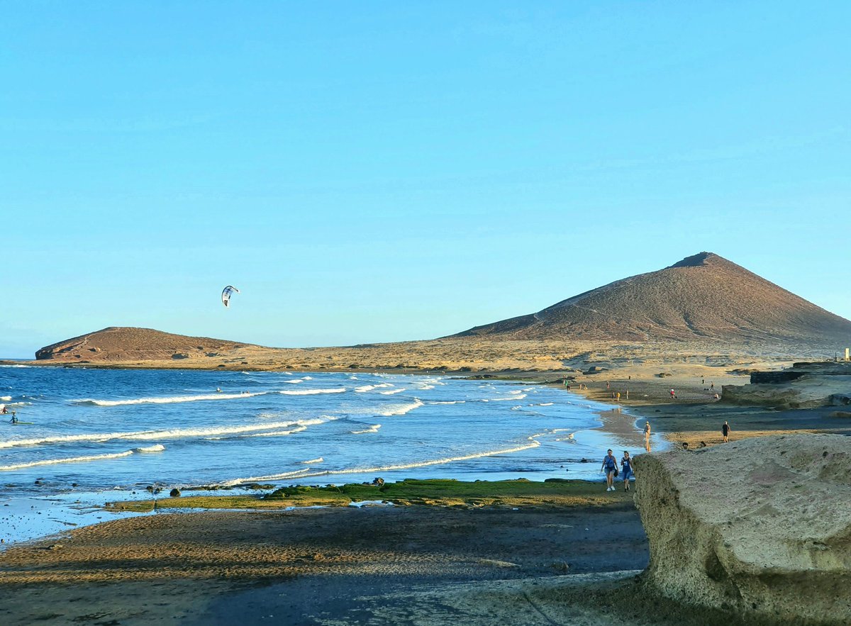 Playa del Médano Beach in Tenerife Island 🏝🌴🏝 #Tenerife #canarias #paisaje #playa #beach #beachlife #beachvibes #beachday #Travel #picoftheday #photography #NaturePhotography #NatureBeauty #travelphotography #travelblogger #traveling #FolloMe #folllowme