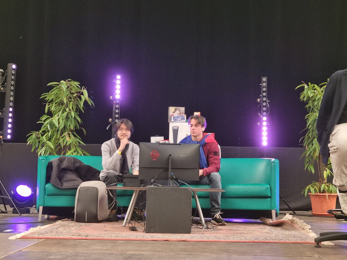 LDVEsport's tweet photo. [#SSBU #HGD23]
C'est au tour de Northy de jouer, et cette fois-ci pour la finale !

On démarre avec Roy contre Villageois ⚔️

Go !! 🔥 #LDVWIN https://t.co/hSSh62snNe