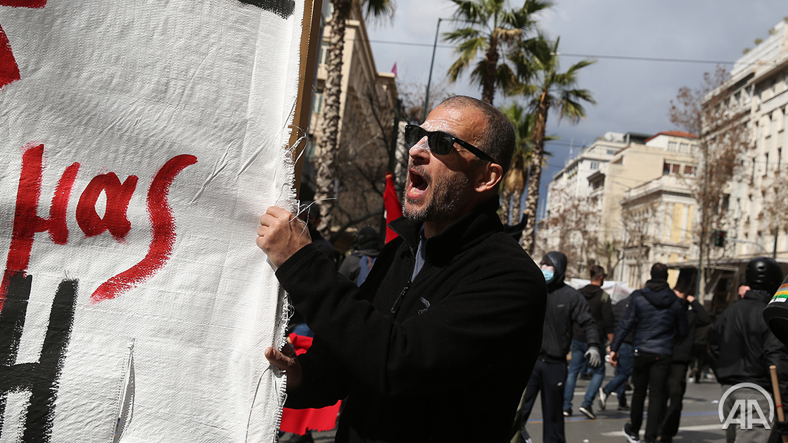 FinanceEuler's tweet photo. Greqi, protesta paqësore në Athinë pas aksidentit hekurudhor shndërrohet në dhunë https://t.co/aNNuG3qHaZ https://t.co/zr6eKyssMt