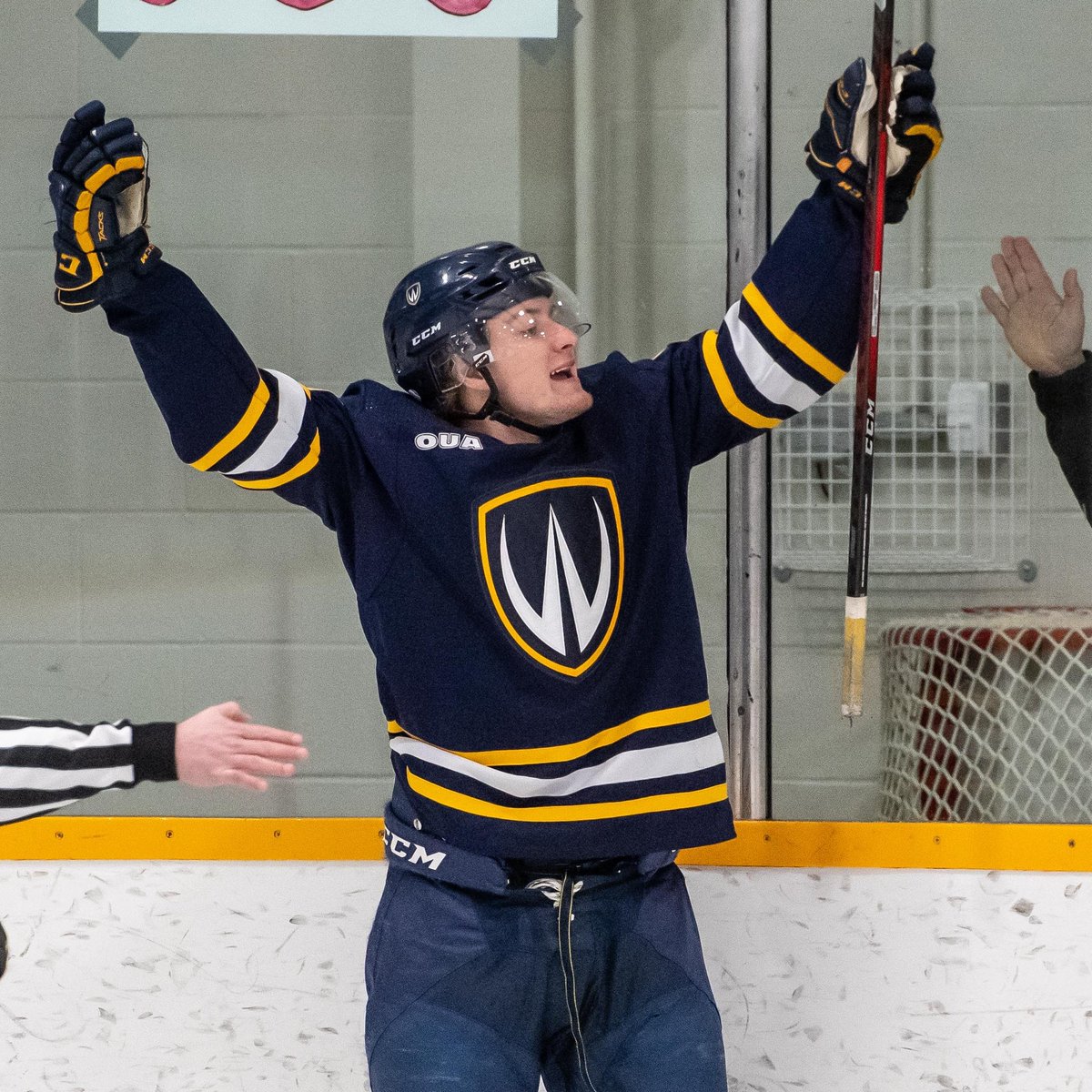 WindsorLancers's tweet photo. When you wake up and realize that not one but 2️⃣ Lancer teams are headed to nationals! 

Amazing night for men's volleyball and men's hockey! 

#PlayoffTrain🚂 #BannerSZN #WSR https://t.co/amwSoXrSjc