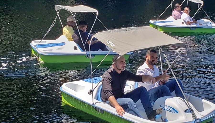 Ahora en su próxima visita a la Laguna de Cacao podrá hacer recorridos en botes de pedal y kayak, nuevas facilidades para hacer turismo amigable con el ambiente en ese precioso rincón de Honduras. 😍🛶 bit.ly/3ZGvIEF