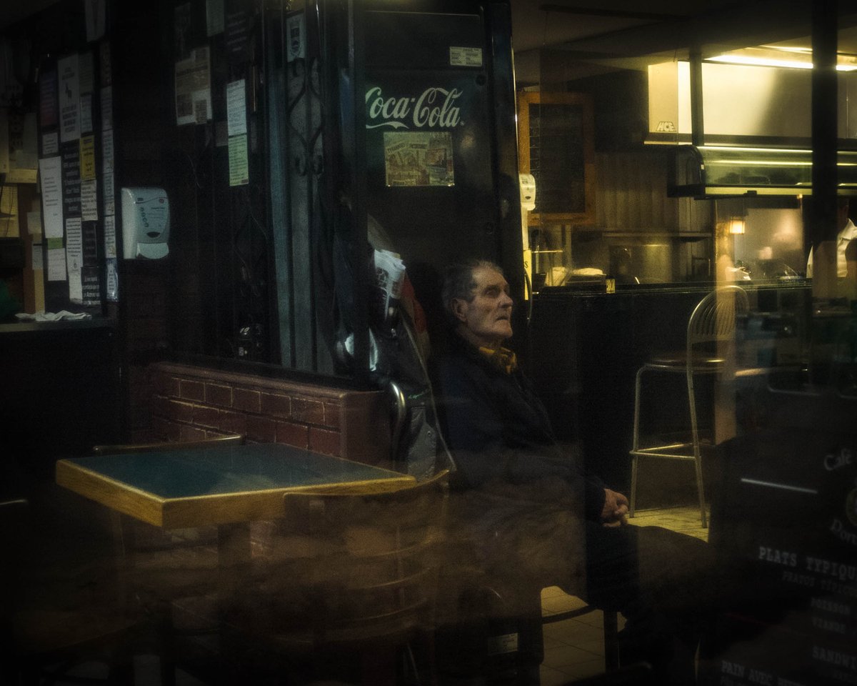 itake5core5's tweet photo. gm #lightchasers and #photography lovers ☕️💙📷
"Glass Scenes" on Portra 160C replica.
2023. Montreal. https://t.co/oaBvnZaEin