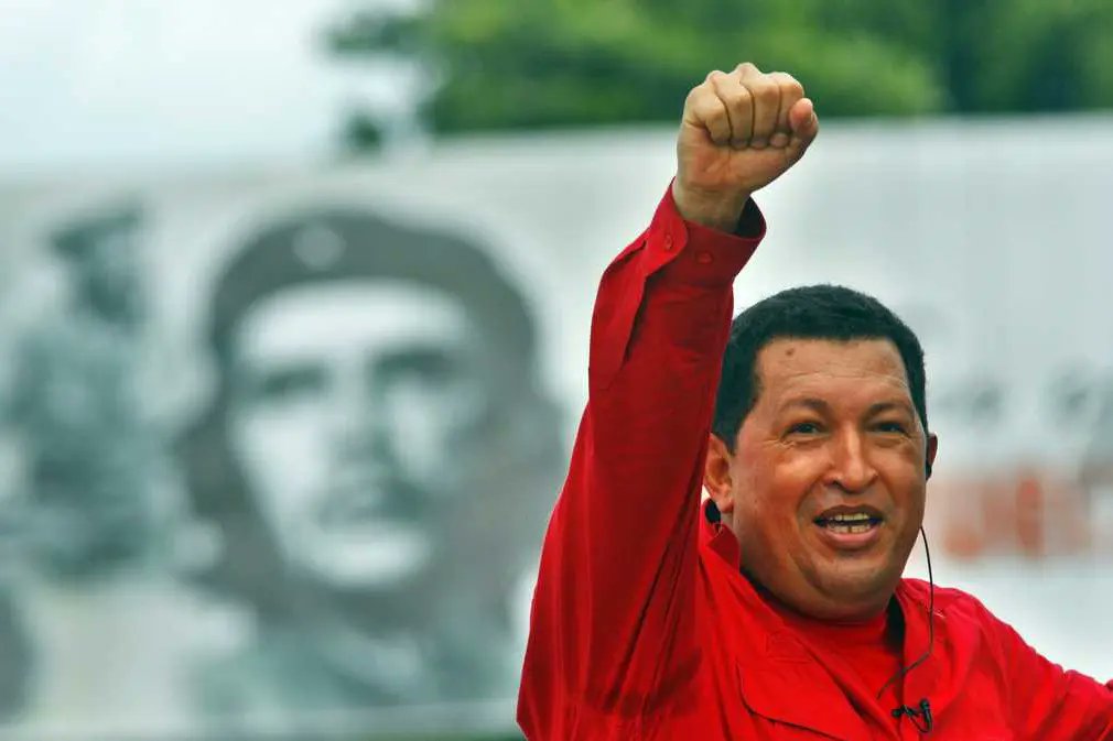 FrankLopezCuba's tweet photo. Hoy salí a la calle con un pullover con la imagen de Chavez, muchos miraron agradecidos su rostro, un joven militar saludo y me dijo #ChavezVive,  y un señor que limpiaba las calles me alzo el puño.

Desde Cuba decimos al mundo:
#ChavezInfinito 
@DeZurdaTeam_ 🙋‍♂️❤ 🇨🇺 https://t.co/frXx6qVt1O