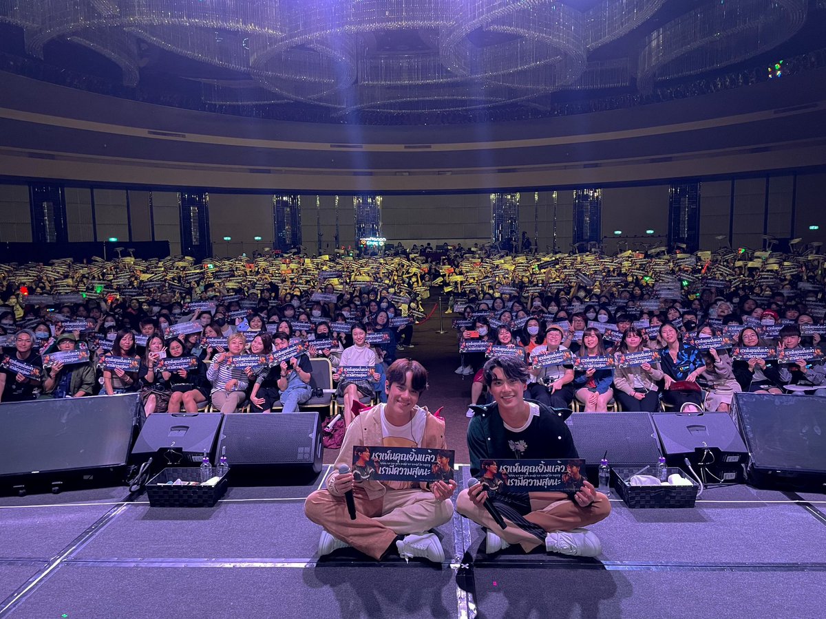GMMTV's tweet photo. Thank you so much for all of your love and support. It was so amazing night! ❤️💚

多謝香港咁多位fans 大家都係世一. 🤟🏻

#OhmNanonFMHK2023
#GMMTV https://t.co/lBOOmi0UlD