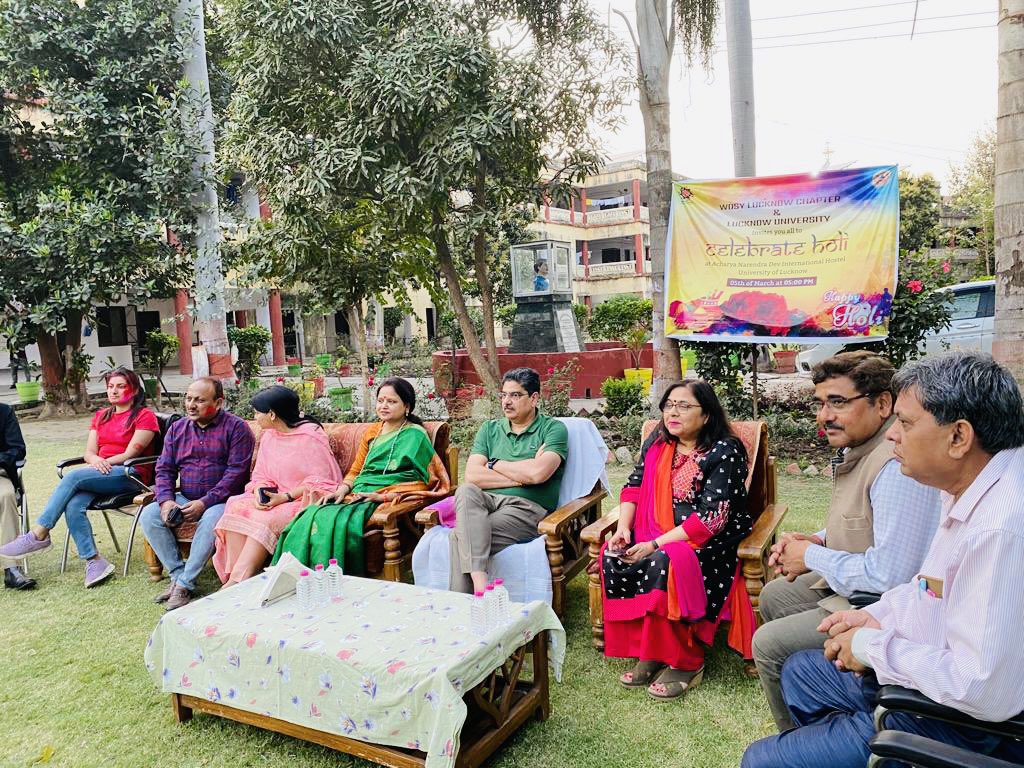 dswlkouniv's tweet photo. AND International Hall was soaked with the colours of Holi.
“Holi is the only festival where there is no discrimination and the objective of this program was to showcase the Indian culture and festivals to the students of different countries”- #LUVC Prof. Alok Kumar Rai https://t.co/Dw2ehRONIX