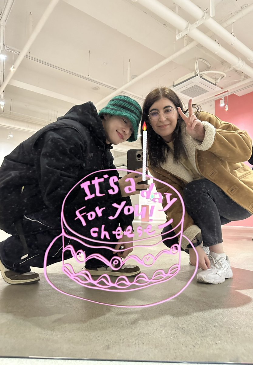 hiblue91's tweet photo. I went to Feeldog’s 5th solo exhibition 💛
@feeldog_bpnn #feeldog #필독 #오광석 #cakeforyour_ https://t.co/gBNmgdLX5V