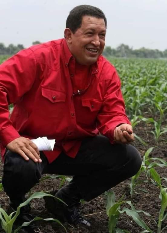 cdr_cuba's tweet photo. Recordamos hoy al Comandante Hugo Rafael Chávez Frías el eterno amigo de la #RevoluciónCubana. Hombre humilde y defensor de los pueblos de América. #ConChavezLealesSiempre #CubaVenezuela #ChavezVive #CDRCuba https://t.co/usPLAEEtEi
