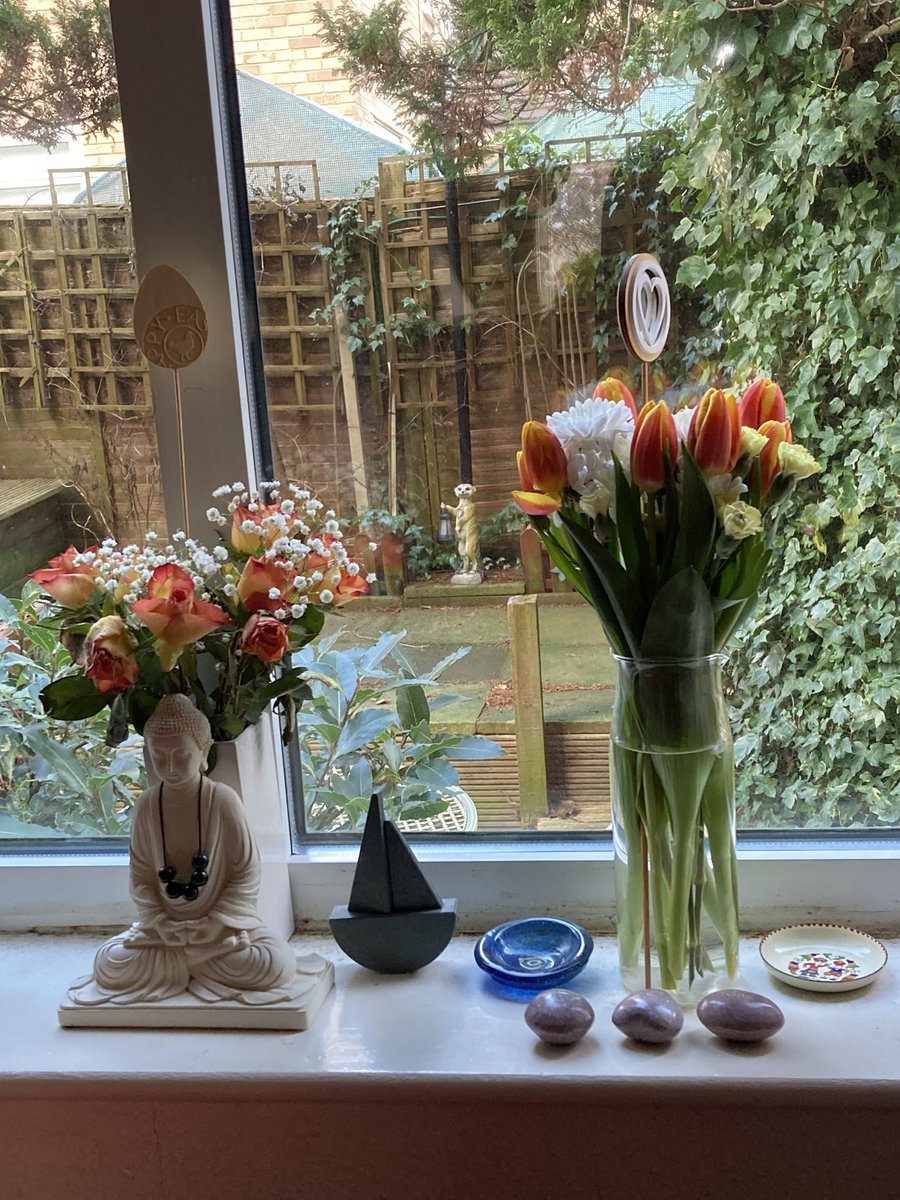 Jan_Lentzos's tweet photo. Some more lovely flowers have arrived
💐 💐 💐
#FeelingGrateful ☺️
#BiColour #YellowAndRed #Roses #Tulips #YellowCarnations #WhiteDaisies #RedRoses #Gypsophila #MixedBunches #FreshFlowers #OnMyWindowsill #Flowers #Wellbeing #MoodBoosting #Blooms #ShareSomethingReal #MindFloral https://t.co/HuSsmD1JNb