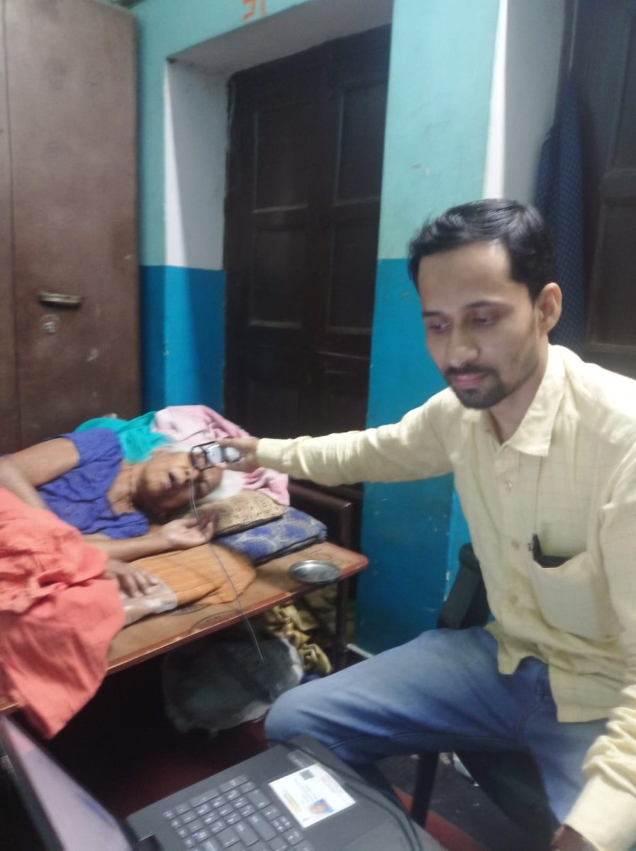 indarvindmaurya's tweet photo. वाराणसी के सीएससी  वीएलई अब्दुल खालिद ने 80 साल की बुजुर्ग महिला के घर जाकर डीजीपे के माध्यम से पेंशन निकासी में सहायता की|
# सीएससी है तो संभव है
@CSCUttarPradesh 
@atulitrai 
@Avinash78683033 
@sanjaykrakesh https://t.co/2dAKXtEDQN