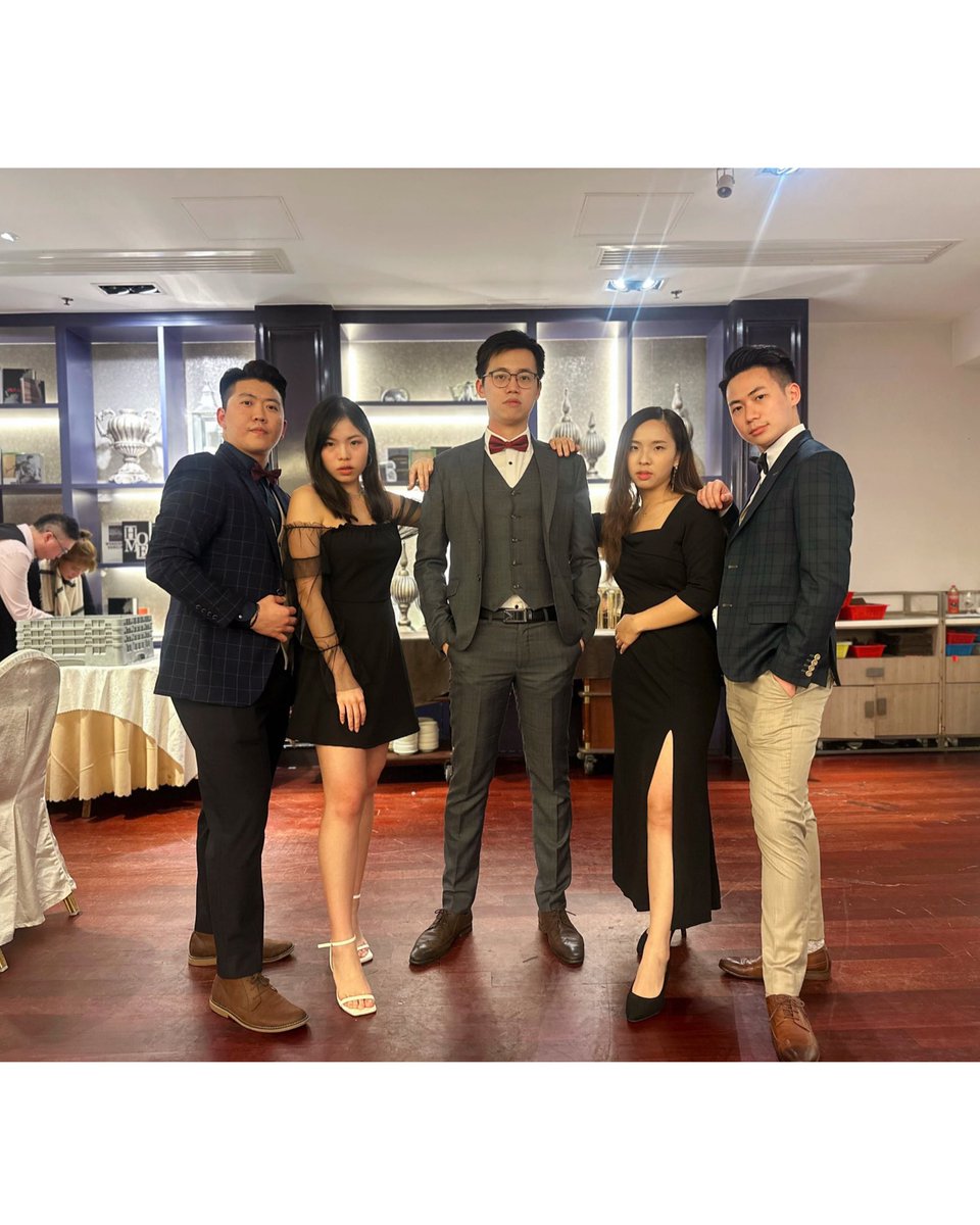 Sharonlo0313's tweet photo. 第一次參加Annual Dinner🥂

回眸這一年 感恩自己願意跨出第一步💕
2022年決心發展呢盤生意直到而家，呢一年對我嚟講係一個好大嘅突破，令我除左事業外，思維、個人成長上都不斷地進步☺️

感恩有一班拍檔一齊努力🔥2022最佳店舖冠軍&amp;律動機銷售店舖亞軍

如果你不開始，就不可能擁有一場意想不到的旅程 https://t.co/6h3uvJH4Yt