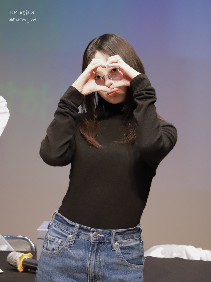 omgkeyra's tweet photo. @omgmarlo @omgaskala ᅠ
"aku minta maaf kalo selama ini buat kalian merasa left out atau takut, aku merasa senenggg banget bisa kenal kalian, kuharap setelah ini kita bisa tetep temenan ya! jangan malu atau takut buat interaksi sama aku di akun RP atau di CAku! I love you sooo mucchiiee!!! *heart*
ᅠ https://t.co/ggdZXfqpT2
