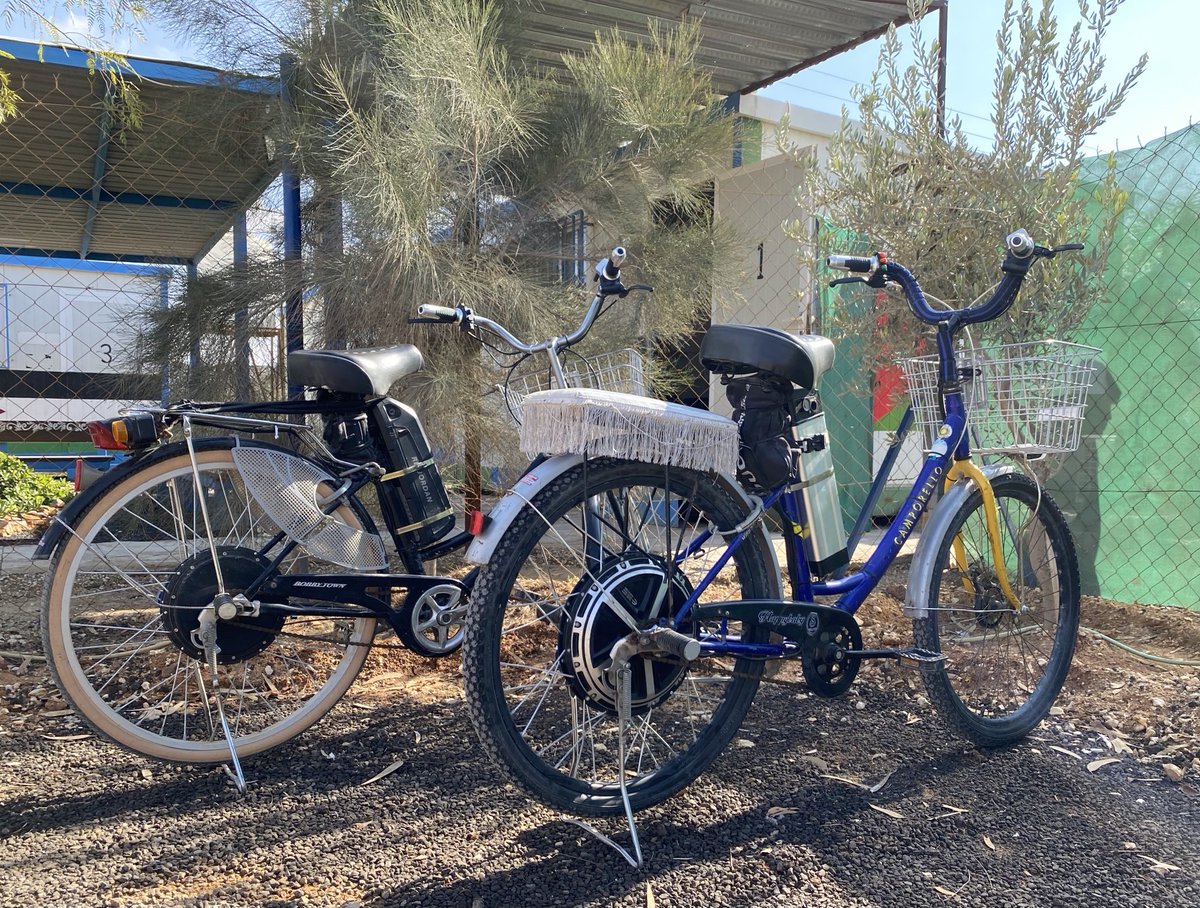 dominik_bartsch's tweet photo. Ok, that’s two bikes, so what’s the big deal? 

Look more closely. 

These bicycles have an electric transmission powered by a strap-on battery. They are custom-made by refugees in #Azraq camp using parts readily available in the market.

Now that is a big deal, right? https://t.co/JMnUtiEhi4