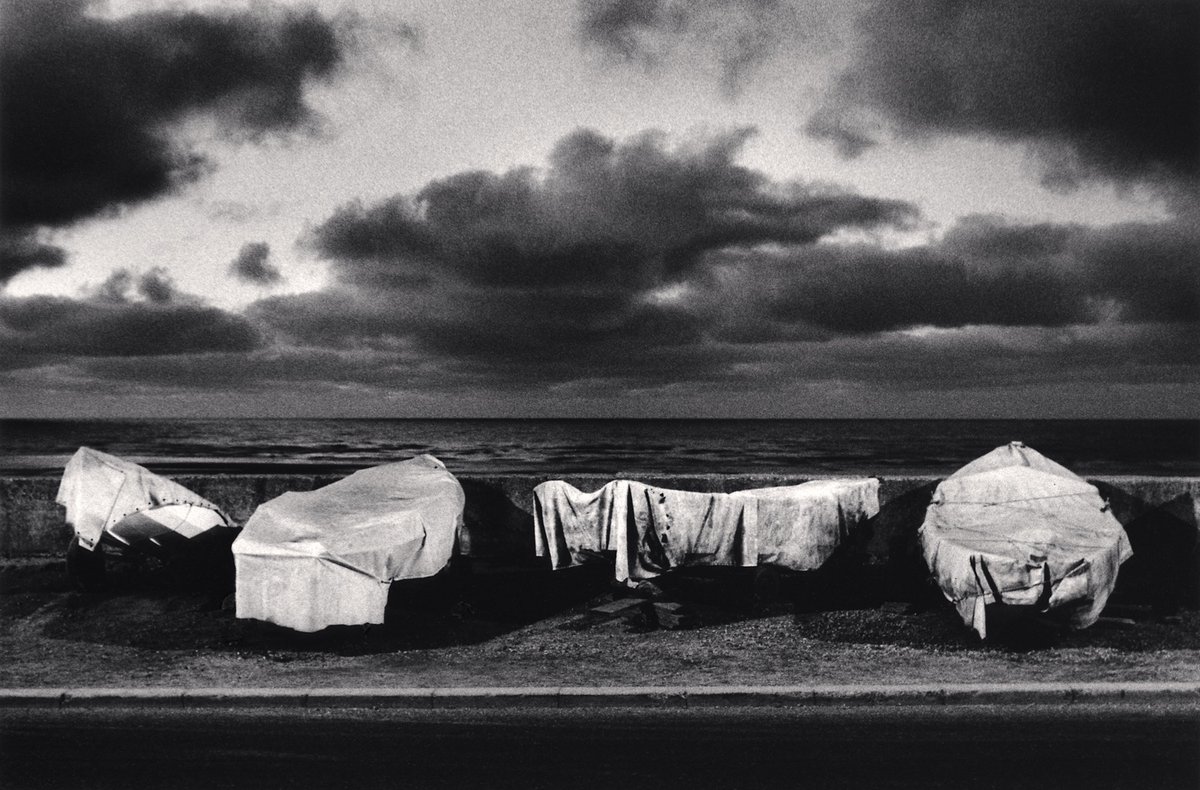 Dunkelbunt9's tweet photo. We shell time from the nuts and teach it to walk: time returns to the shell. In the mirror is Sunday, in the dream we sleep.... Paul Celan Ph. Michael Kenna https://t.co/64gTnoZpzL