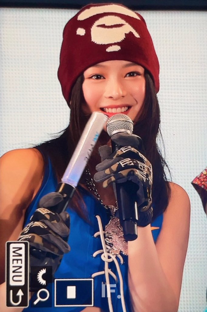omgkeyra's tweet photo. @omgmarlo @omgaskala ᅠ
"setelah ini giliran Ellena, buat Ellena ayo mulai! @omgellena" ia pun mulai berpindah ke sebelah dan memberi Ellena mic
ᅠ https://t.co/2du1qtnfh9