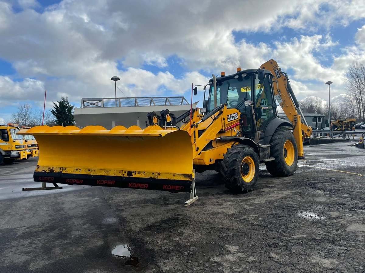 midgov's tweet image. A Yellow Met Office warning for snow &amp;amp; ice is in place for Mon &amp;amp; Tues.  Some snow expected in eastern areas such as #Pathhead &amp;amp; #Fala in early am on Mon. Our gritters will be out overnight and they will be joined by crews clearing priority pavements.  ❄️🌨️
ow.ly/xsEK50N96gR