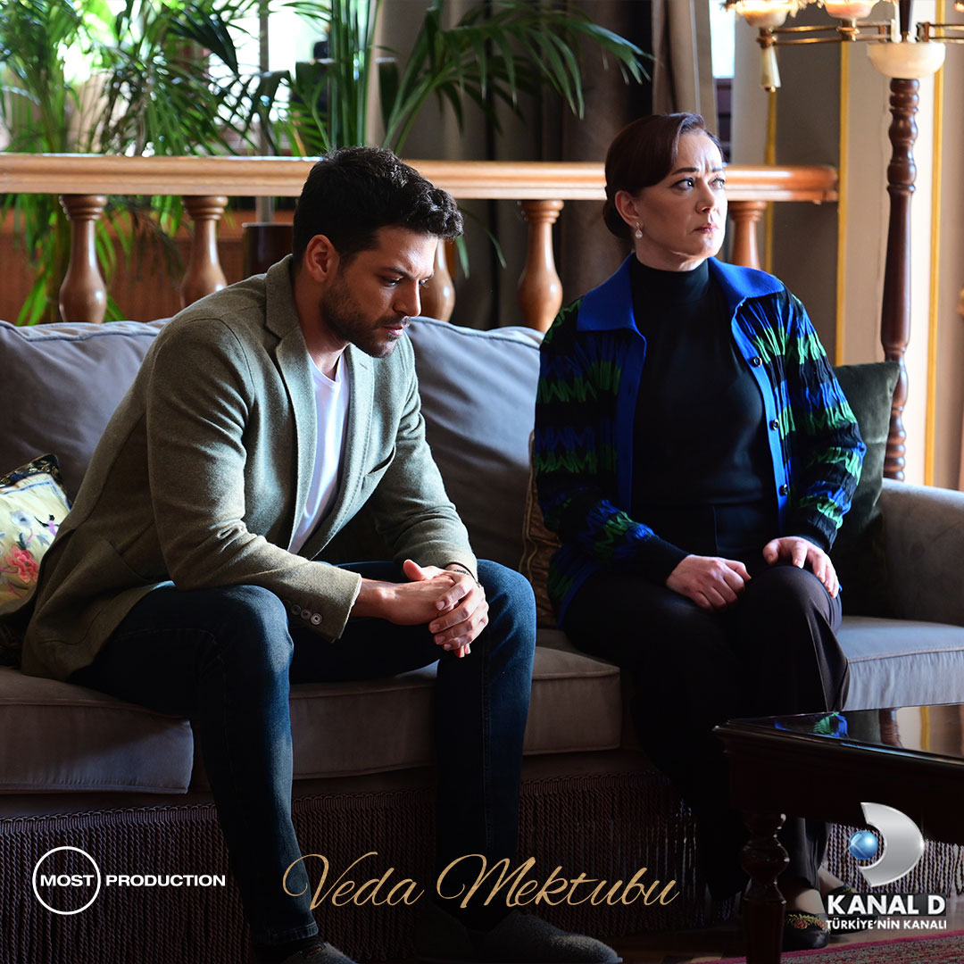 vedamektubudizi's tweet photo. Bölüme dair detaylar 🔍

#VedaMektubu yeni bölümüyle bu akşam 20.00'de #KanalD'de!

@KanalD @mostproduction @nrglyslcy @SelimByraktar @Bennu_Yldrmlar @rsoyyturk #EmreKıvılcım @hazarmotan https://t.co/IJSu6yJiIn