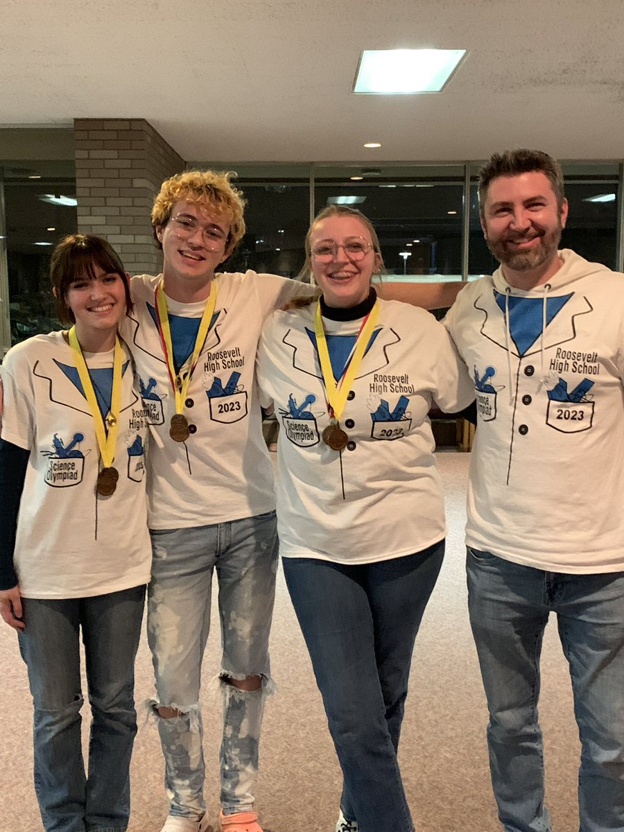 mrstwellz's tweet photo. Congrats to Mr. Weller &amp; the RHS Science Olympiad team for competing in the Wayne-Monroe Regional Science Olympiad Tournament at @waynestate yesterday! 🧬🔬🥼🧪 We were 1 of the 2 schools representing the downriver area &amp; even brought home some hardware! 🏅 @wpsrhs @RHS_WyNews https://t.co/ubp9xo967P