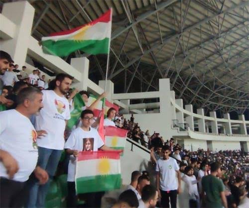 #Amedsporyalnızdeğildir
Stadyumda PKK paçavraları açarken, bazı futbolcularınız ve taraftarlarınız PKK överken, futbolcunuz jiletle rakip oyuncuları keserken, D.Bakırdaki, Bursa ve Şanlıurfa maçlarında atılmadık madde ve edilmedik küfür varken sorun yoktu şimdi mağdurmu oldunuz?
