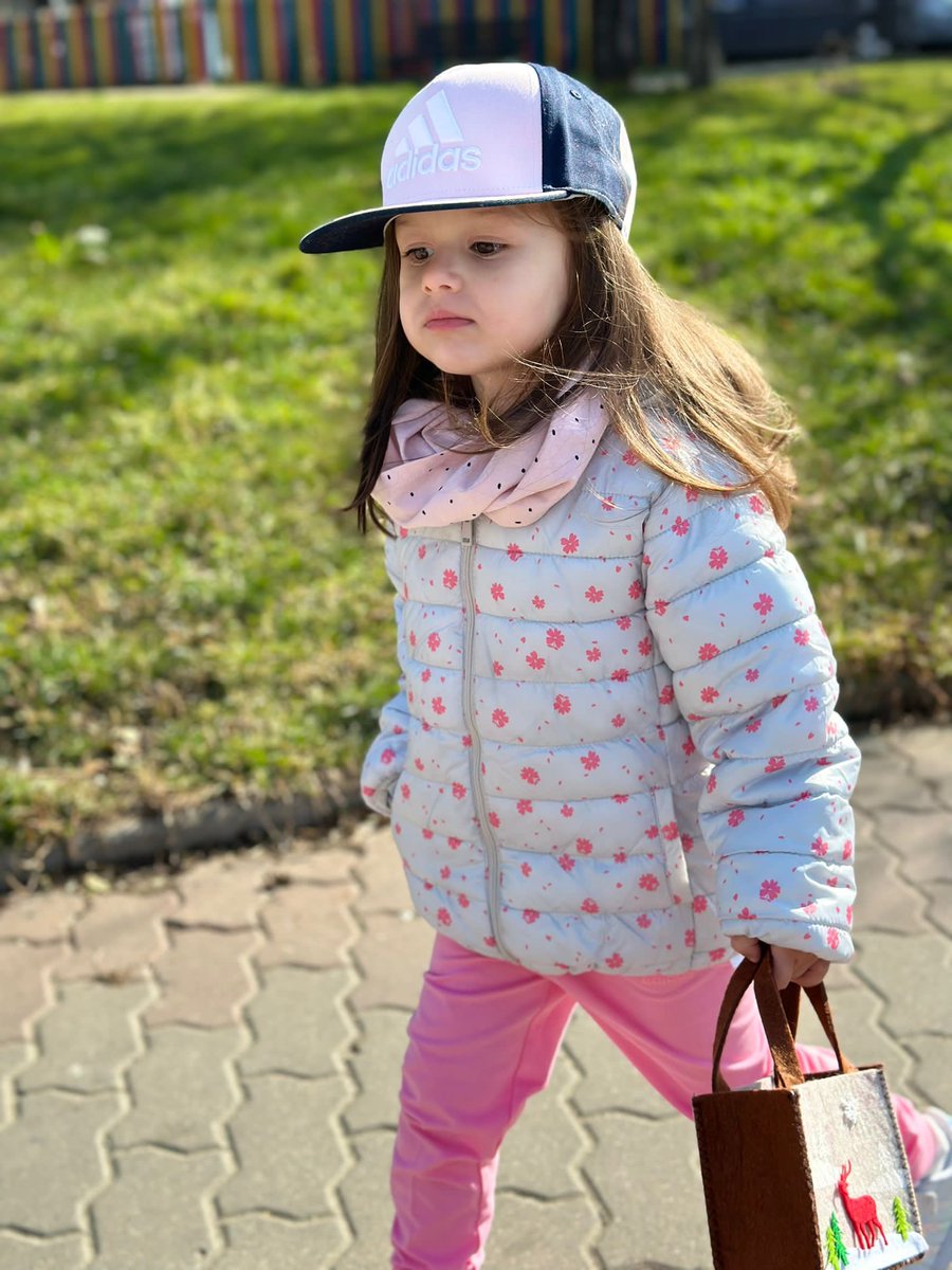 paulette_ISP69's tweet photo. Aquí estoy yo 🤣🤣🤣🤣#FelizDomingo #FelizDomingoATodos #Ranya #felizinfancia #Tendencias #modelos #AbuelitaCorazon #tequiero #unicahija https://t.co/LIbQCXcLP1