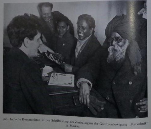 KRManoharan's tweet image. Here is #Periyar at the editorial office of &apos;Bezbozhnik&apos;, an anti-religious paper, in Moscow. And another image of him giving a speech. 

Many many thanks to @OleBirkLaursen for this precious find!